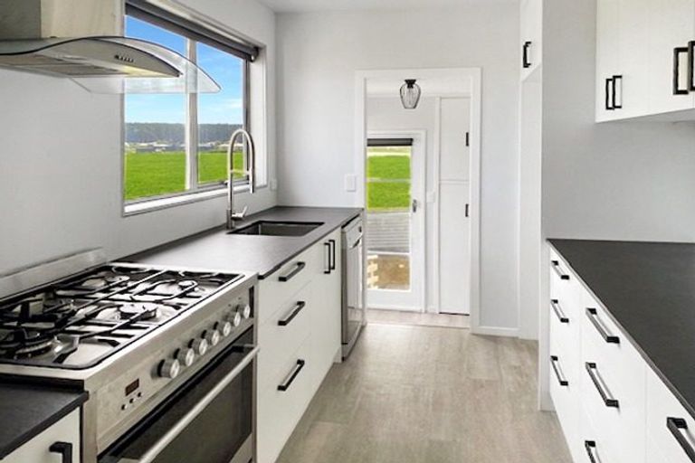 Photo of property in 10 Kennedy Street, Foxton Beach, Foxton, 4815