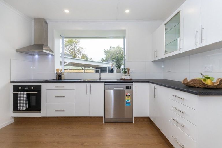 Photo of property in 95 Ruamahanga Crescent, Terrace End, Palmerston North, 4410