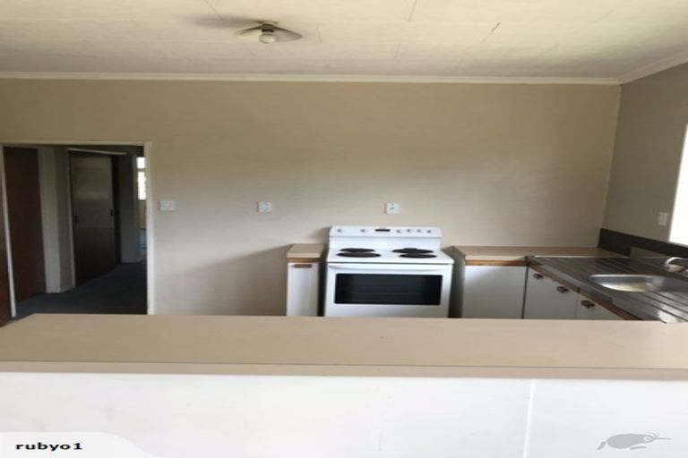 Photo of property in 22 Freyberg Crescent, Waikanae Beach, Waikanae, 5036