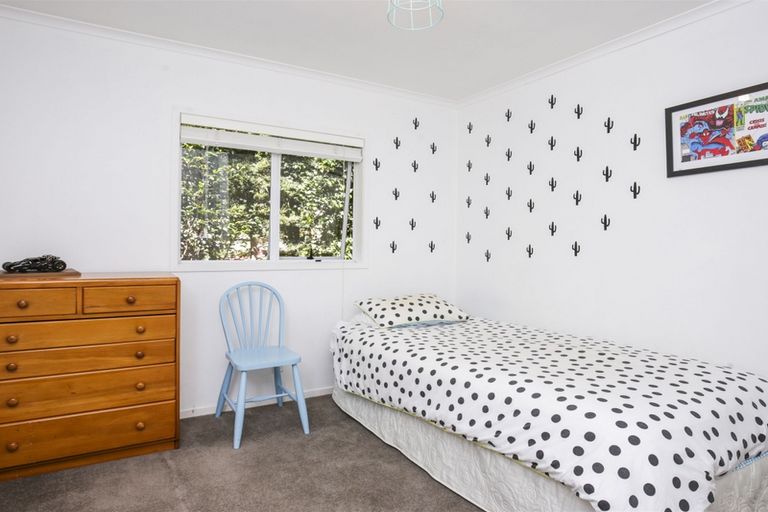 Photo of property in 2/52 West Lynn Road, Titirangi, Auckland, 0604