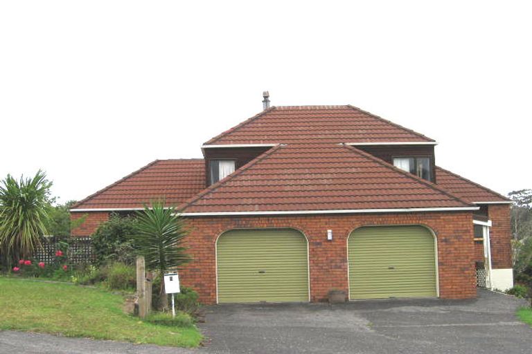 Photo of property in 3 Milwaukee Place, Glendene, Auckland, 0602