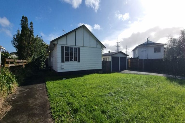 Photo of property in 40 Sikkim Crescent, Clover Park, Auckland, 2019