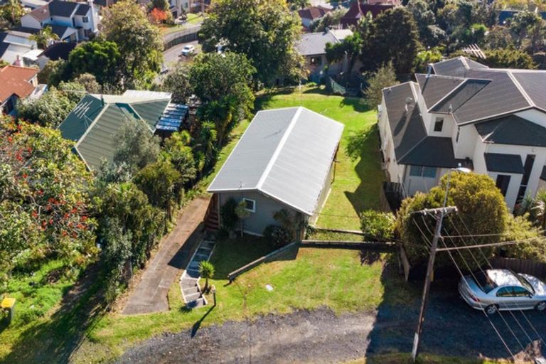 Photo of property in 123 Browns Bay Road, Browns Bay, Auckland, 0630