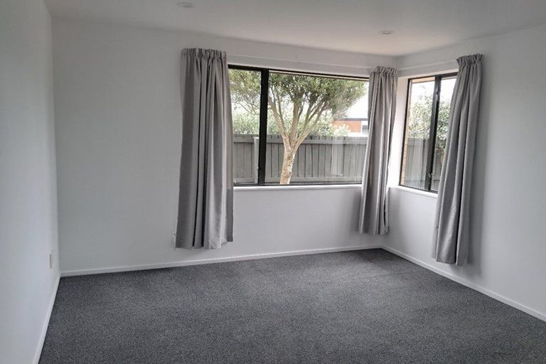 Photo of property in 4a Crofts Lane, Parklands, Christchurch, 8083