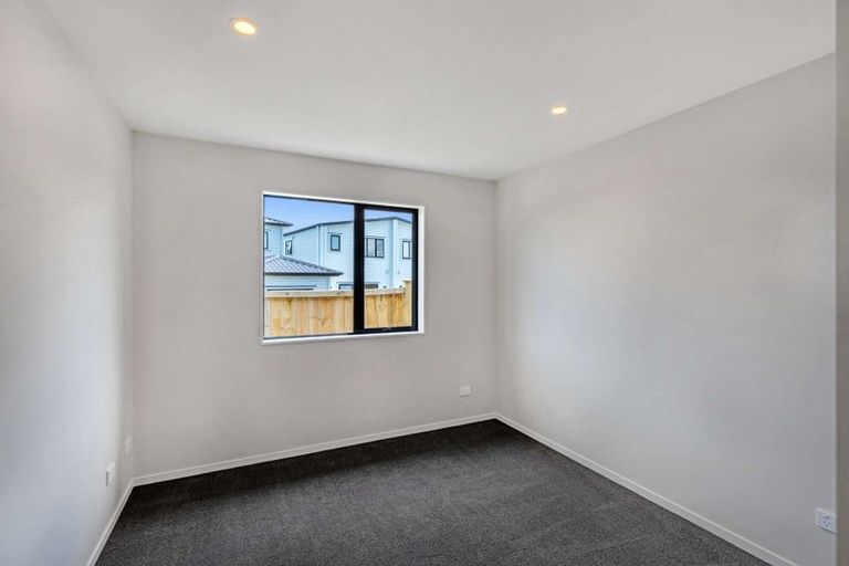 Photo of property in 4 Rorotu Avenue, Karaka, Papakura, 2113