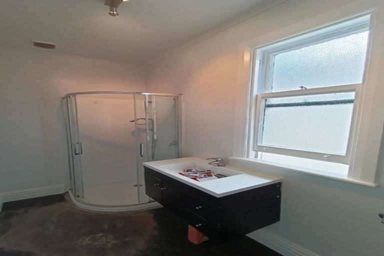 Photo of property in 143 Tasman Street, Mount Cook, Wellington, 6021