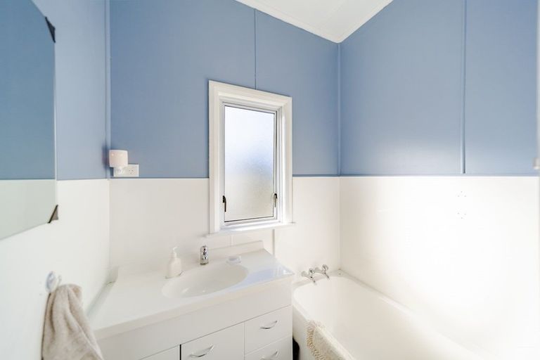 Photo of property in 10 Bibby Street, Waipawa, 4210