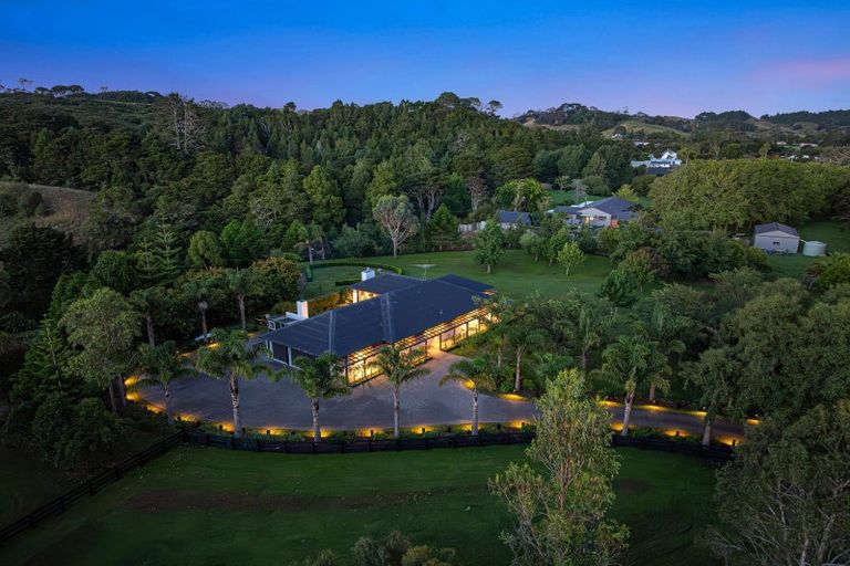Photo of property in 457 Waitoki Road, Wainui, Silverdale, 0994