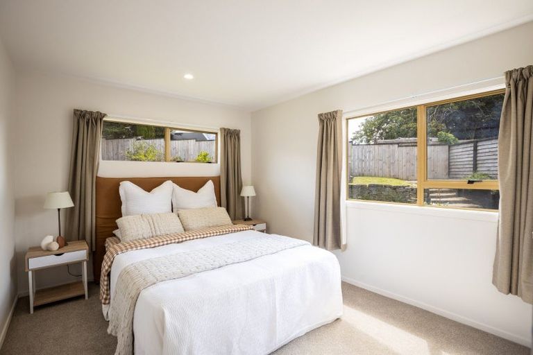 Photo of property in 9 Fairview Place, Westown, New Plymouth, 4310