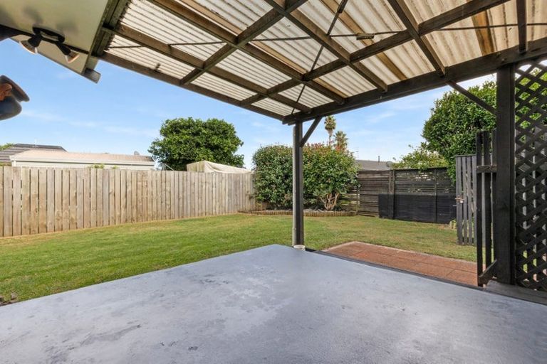 Photo of property in 2/11 Beaumaris Way, Conifer Grove, Takanini, 2112