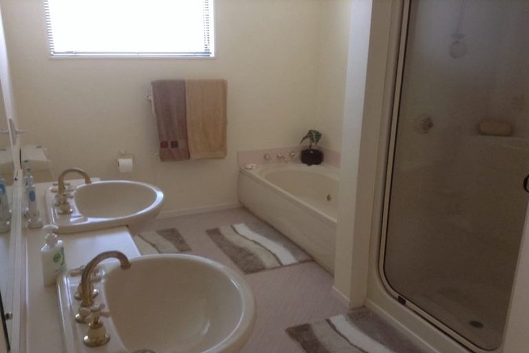 Photo of property in 1/1 Takutai Avenue, Bucklands Beach, Auckland, 2012