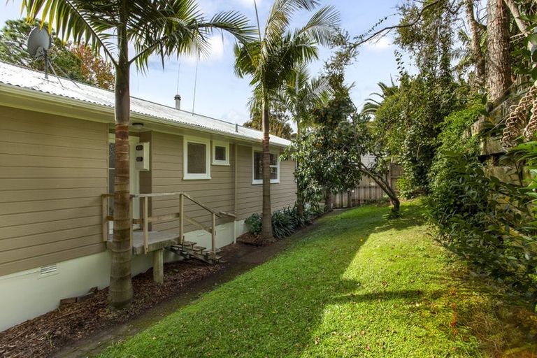 Photo of property in 9 The Grove, Titirangi, Auckland, 0604