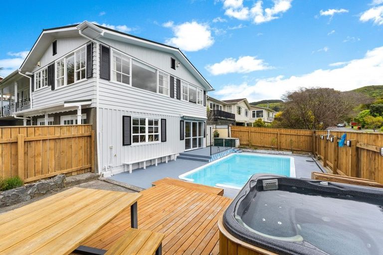 Photo of property in 6 Nuffield Street, Tawa, Wellington, 5028