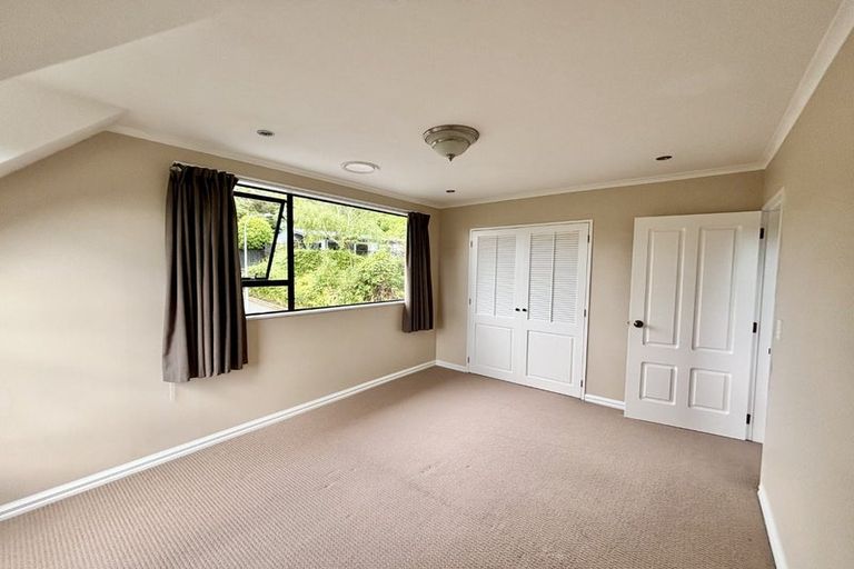 Photo of property in 1 Hobbit Lane, Pinehaven, Upper Hutt, 5371