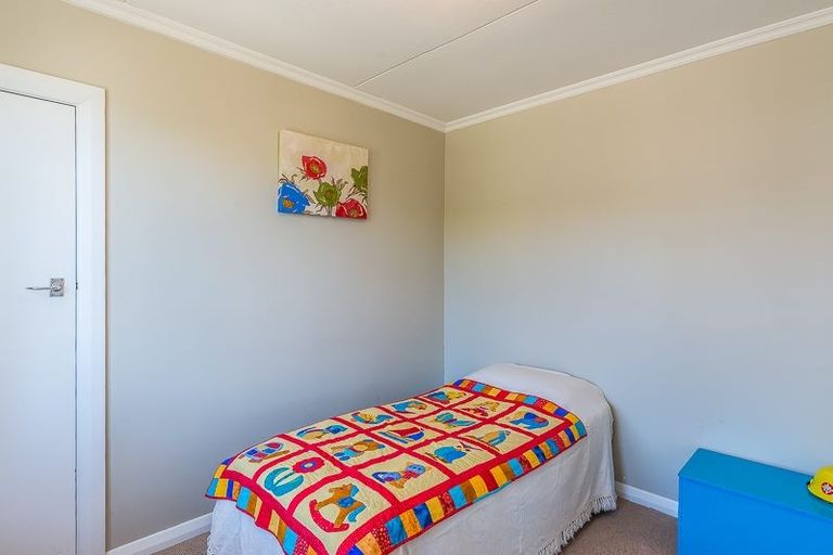 Photo of property in 36 Horokiwi Road West, Newlands, Wellington, 6037