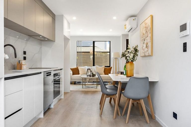 Photo of property in 25c Oteha Valley Road, Northcross, Auckland, 0632