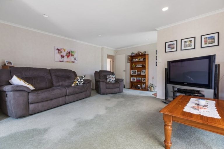 Photo of property in 34 Blackwood Drive, Wattle Downs, Auckland, 2103