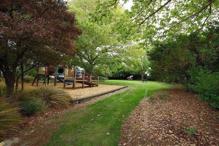 Photo of property in 48 Thackeray Place, Waltham, Christchurch, 8023