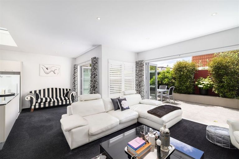 Photo of property in 28 Rhodes Street, Merivale, Christchurch, 8014