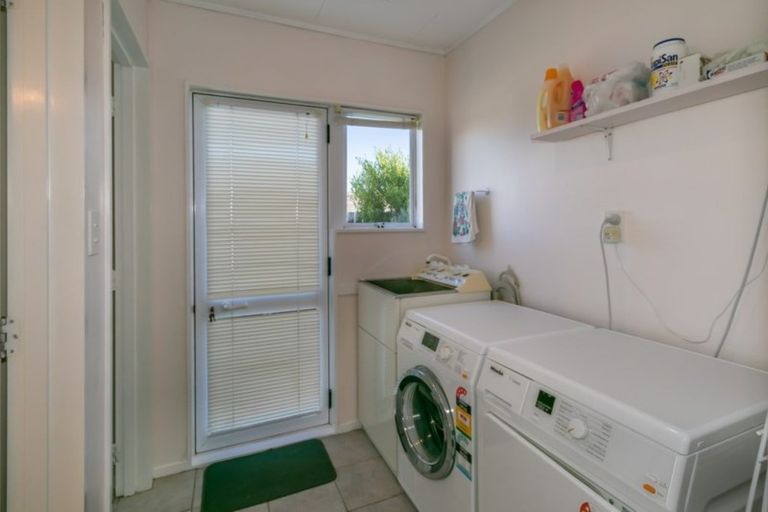 Photo of property in 6 Taonui Street, Waitarere Beach, Levin, 5510