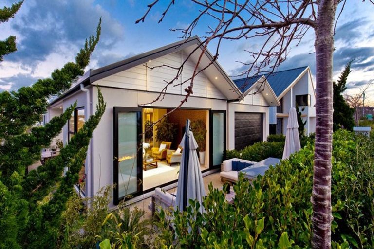 Photo of property in 13 Tuatini Place, Long Bay, Auckland, 0630