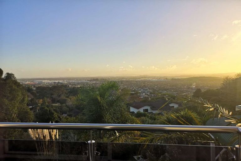 Photo of property in 114 Point View Drive, East Tamaki Heights, Auckland, 2016