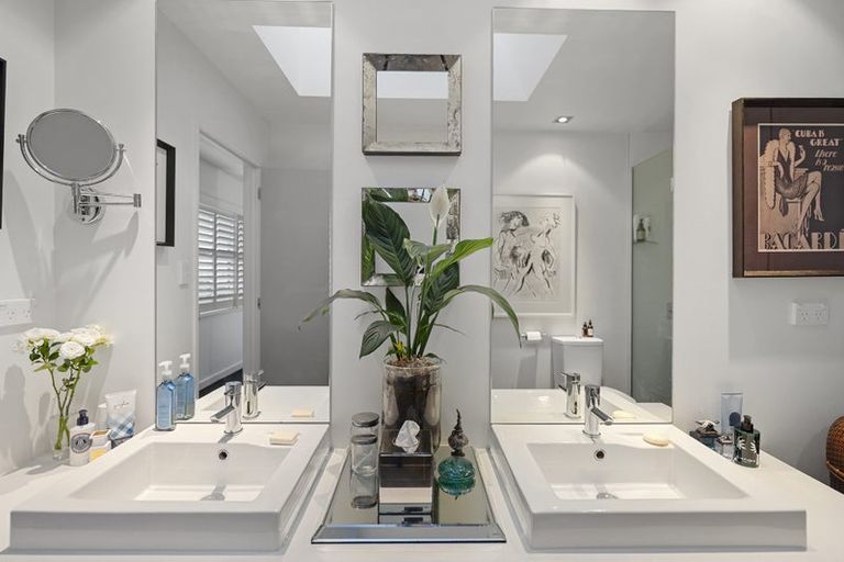 Photo of property in 47 Princes Street, Northcote Point, Auckland, 0627