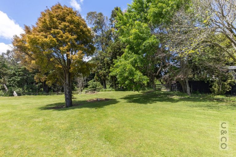 Photo of property in 24 Waikoukou Valley Road, Waimauku, 0812