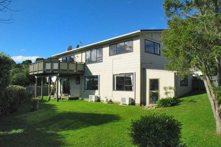 Photo of property in 32 Dominica Crescent, Grenada Village, Wellington, 6037