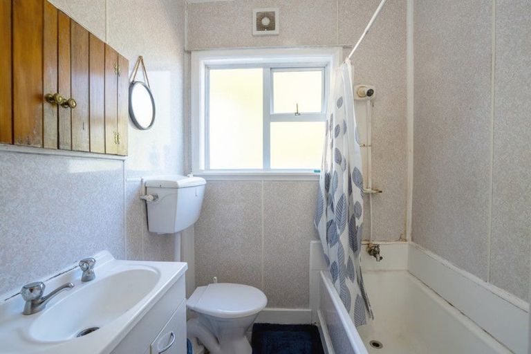 Photo of property in 2/72b Ira Street, Miramar, Wellington, 6022