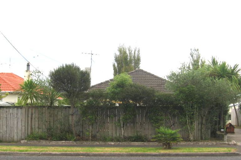 Photo of property in 22 Glengarry Road, Glen Eden, Auckland, 0602