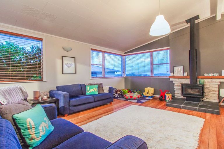 Photo of property in 1/22 Waimumu Road, Massey, Auckland, 0614