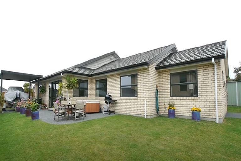 Photo of property in 10 Bonny Crescent, Massey, Auckland, 0614