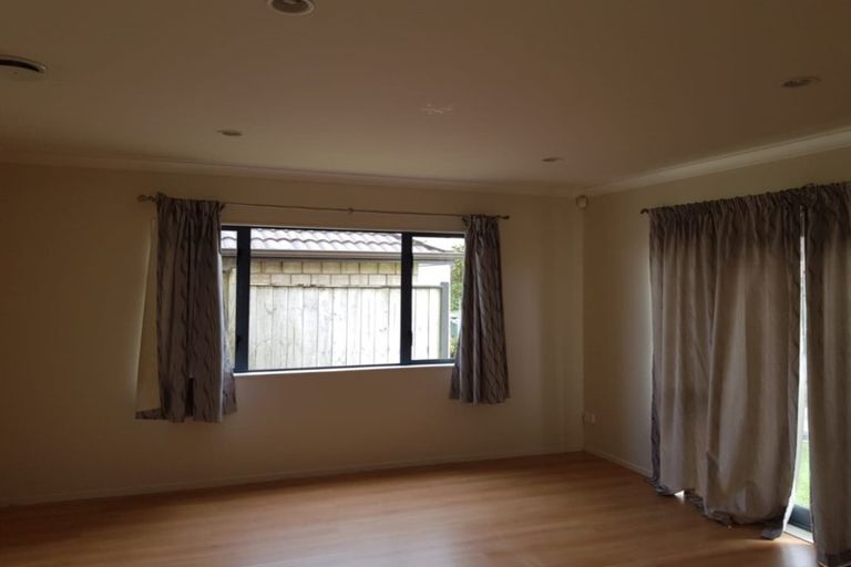 Photo of property in 11 Bridgefield Crescent, Flat Bush, Auckland, 2016