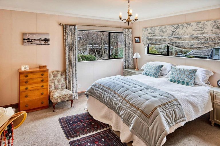 Photo of property in 2 Lady Bell Grove, Lowry Bay, Lower Hutt, 5013