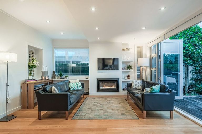 Photo of property in 5 Holiday Road, Milford, Auckland, 0620