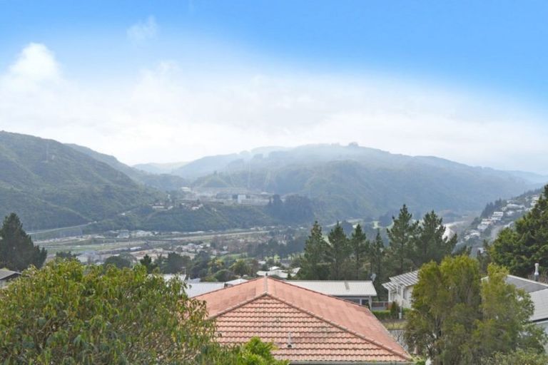Photo of property in 136 Holborn Drive, Stokes Valley, Lower Hutt, 5019