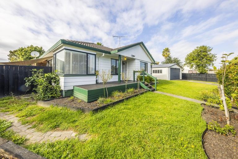 Photo of property in 37 Rosemead Place, Randwick Park, Auckland, 2105