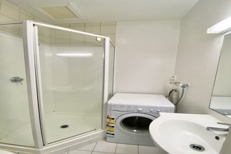 Photo of property in Terrace Tower Apartments, 3e/126 The Terrace, Wellington Central, Wellington, 6011