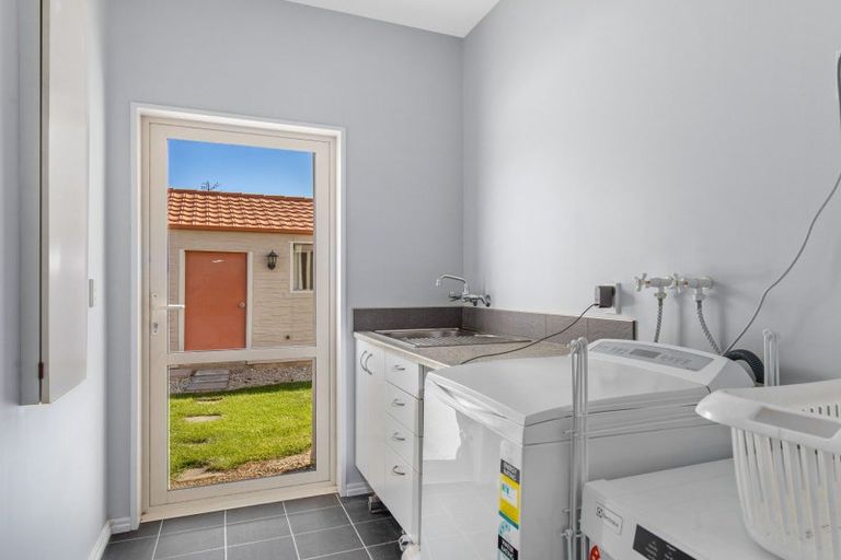 Photo of property in 27 Pisa Moorings Road, Mount Pisa, Cromwell, 9383