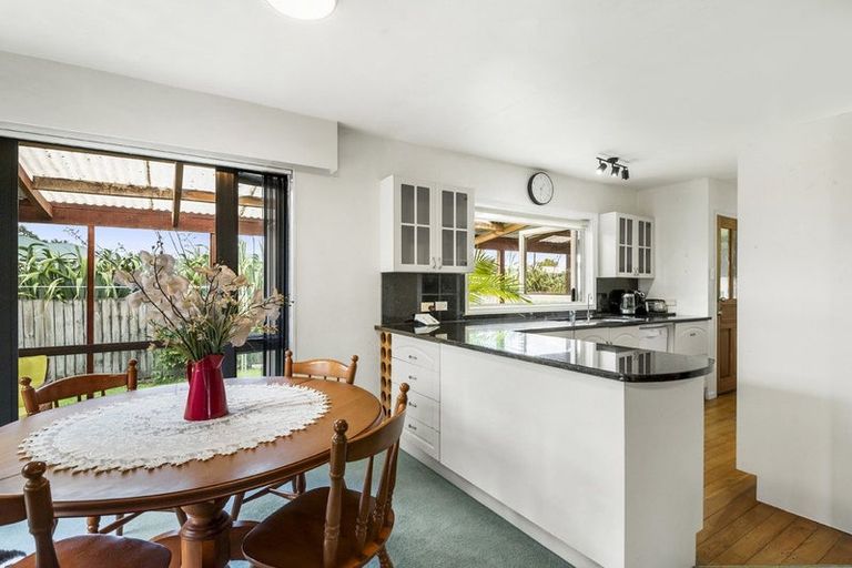 Photo of property in 7 Parakai Avenue, Parakai, 0830