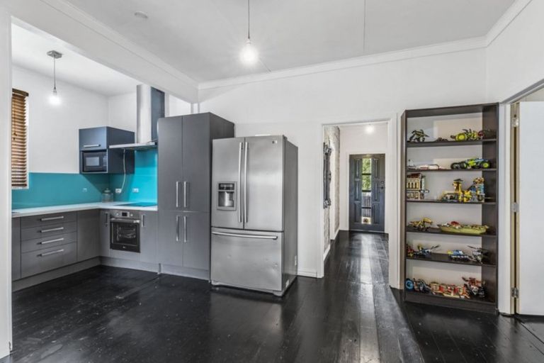 Photo of property in 142 Titirangi Road, New Lynn, Auckland, 0600