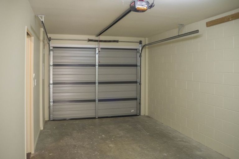 Photo of property in Pirie Street Townhouses, 28/35 Pirie Street, Mount Victoria, Wellington, 6011