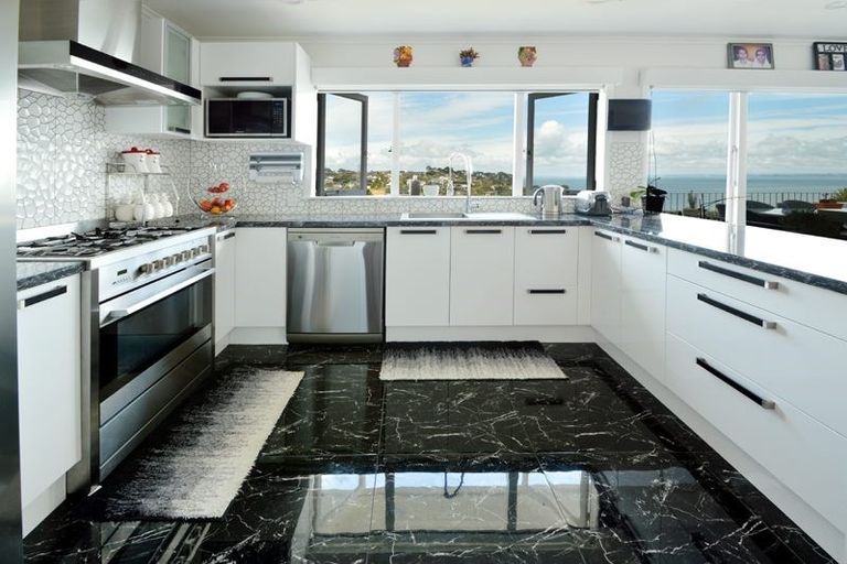 Photo of property in 42 Lynbrooke Avenue, Blockhouse Bay, Auckland, 0600