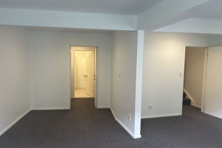 Photo of property in 29 Lawson Place, Mount Victoria, Wellington, 6011
