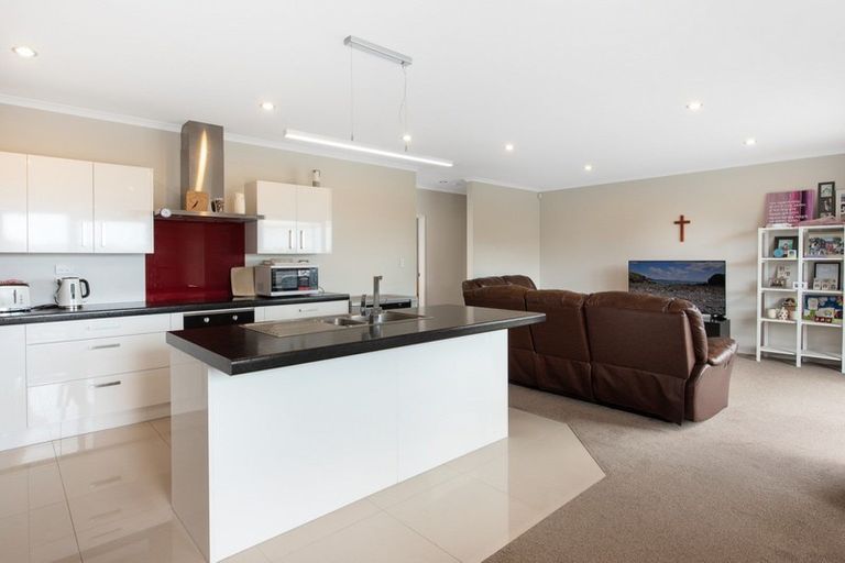 Photo of property in 29 Ballintoy Park Drive, Welcome Bay, Tauranga, 3175