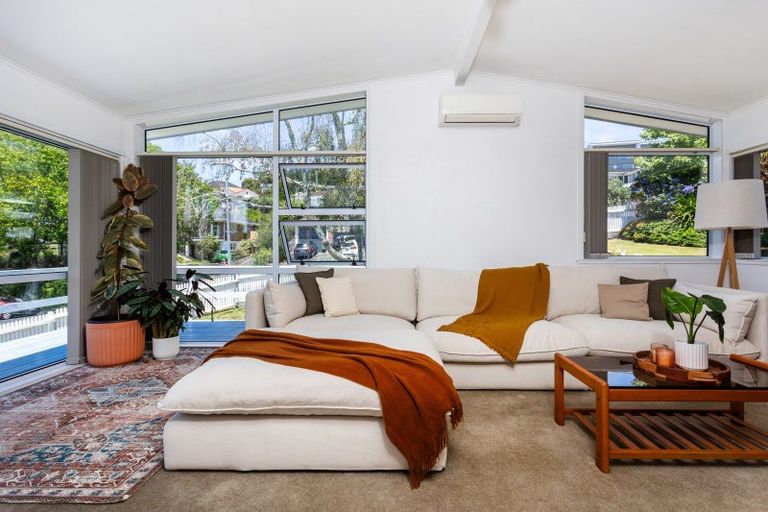 Photo of property in 18 Deuxberry Avenue, Northcote, Auckland, 0627