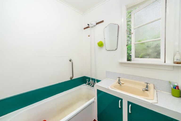 Photo of property in 77 Taumata Island Road, Taumata Island, Carterton, 5792