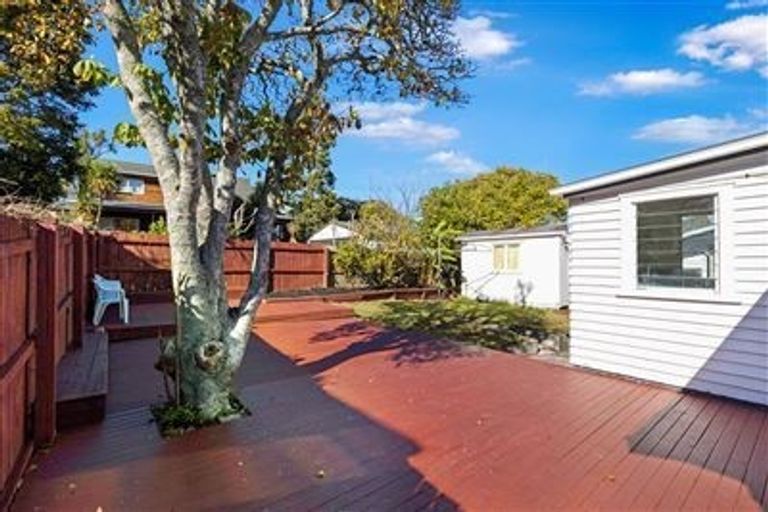 Photo of property in 64 Seabrook Avenue, New Lynn, Auckland, 0600