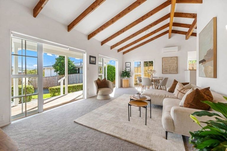 Photo of property in 2/25 College Road, Northcote, Auckland, 0627
